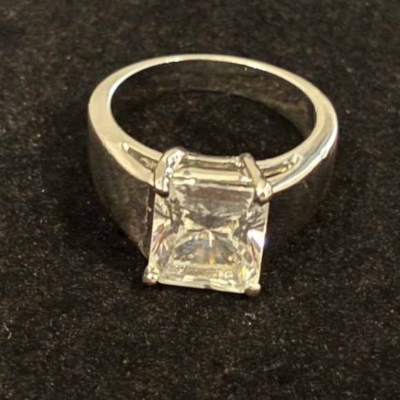 Engagement ring - Picture 2 of 7